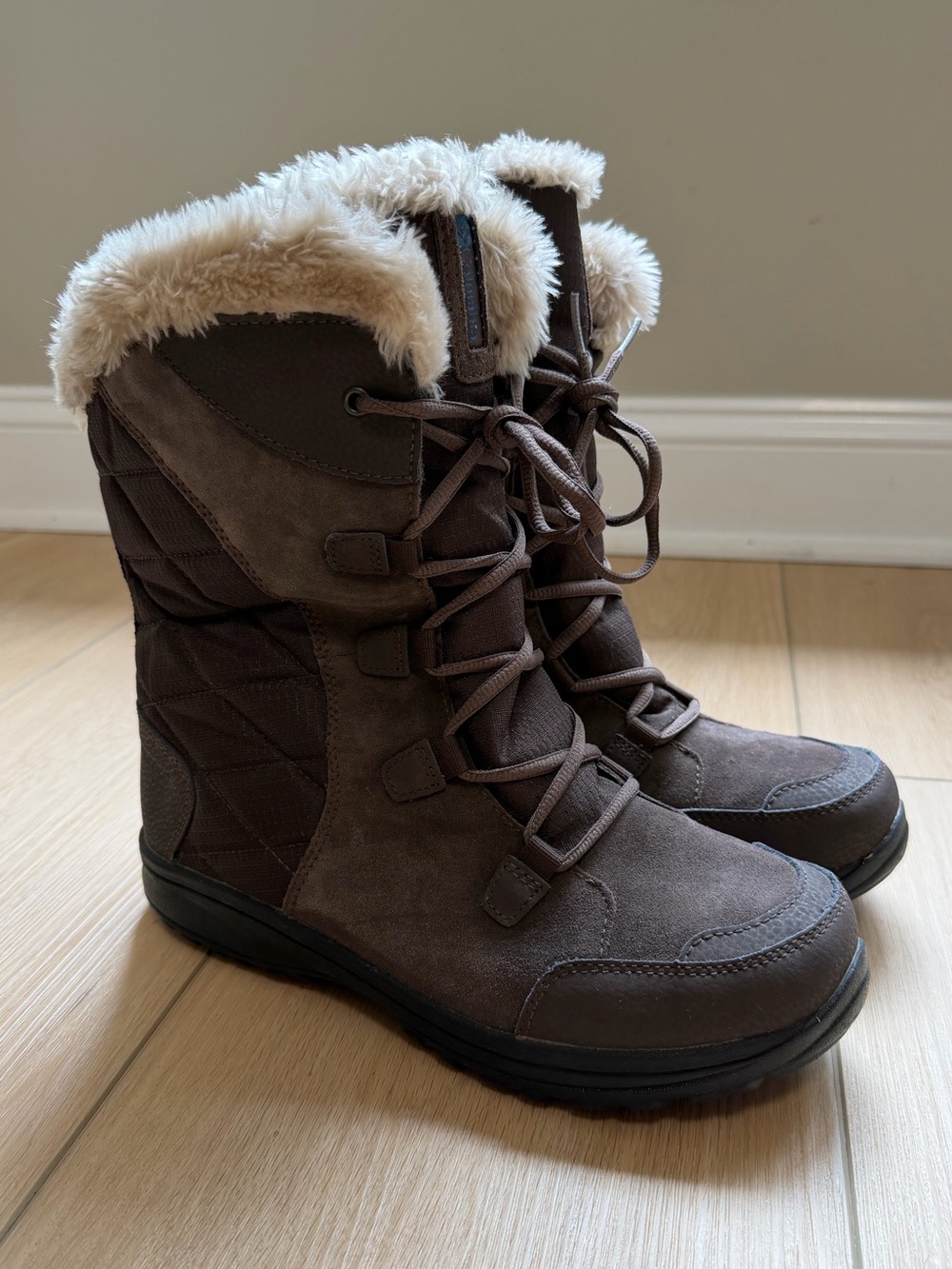 Women’s Columbia Winter Boots size 10